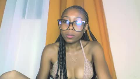 Snapshot of layannek chatting on 10/21/25, 03:24 layannek online show from 10/21/25, 03:24