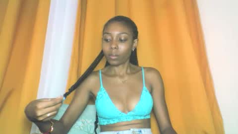 Snapshot of layannek chatting on 11/13/25, 03:11 layannek online show from 11/13/25, 03:11