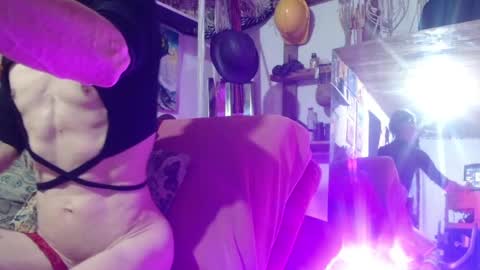 Snapshot of laye19 chatting on 12/08/24, 10:57 Laye19 online show from 12/08/24, 10:57