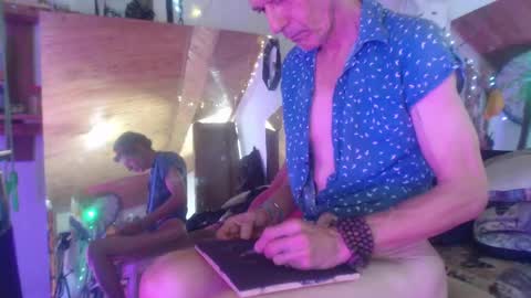 Snapshot of laye19 chatting on 01/09/25, 06:04 Laye19 online show from 01/09/25, 06:04