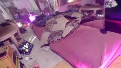 Snapshot of laye19 chatting on 01/26/25, 04:51 Laye19 online show from 01/26/25, 04:51