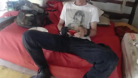 Snapshot of laye19 chatting on 03/04/25, 07:43 Laye19 online show from 03/04/25, 07:43