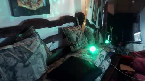 Snapshot of laye19 chatting on 10/11/25, 10:08 Laye19 online show from 10/11/25, 10:08