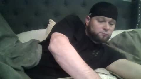 Snapshot of layinlow42 chatting on 12/19/24, 10:10 layinlow42 online show from 12/19/24, 10:10