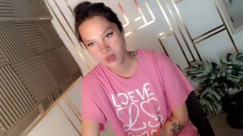 layla47649867 online show from 04/04/26, 02:43
