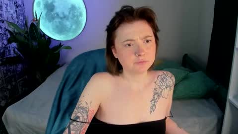 Layla online show from 12/05/25, 07:06