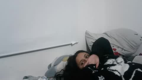 Layla online show from 11/06/25, 03:40