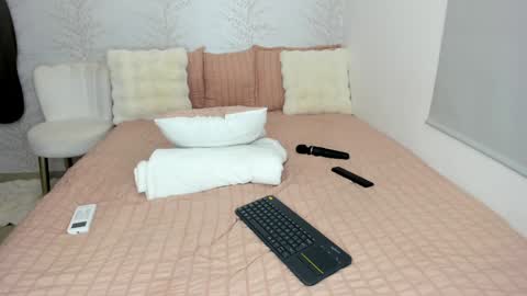 Layla Vanegas online show from 12/24/24, 05:02