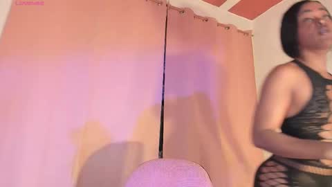 LAYLA online show from 11/30/25, 05:06