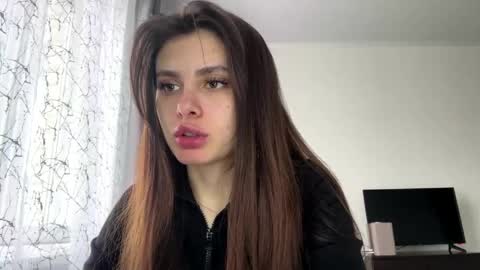 Snapshot of laylachinskey chatting on 05/11/26, 12:22 Rose online show from 05/11/26, 12:22