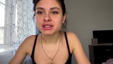 Snapshot of laylachinskey chatting on 05/18/26, 12:33 Rose online show from 05/18/26, 12:33
