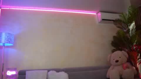 Snapshot of laylacruz chatting on 02/27/26, 06:24 laylacruz online show from 02/27/26, 06:24