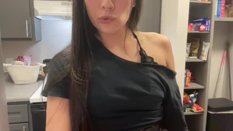 Snapshot of laylakitten4 chatting on 01/11/26, 05:45 Layla online show from 01/11/26, 05:45