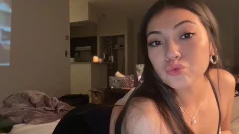 Snapshot of laylakitten4 chatting on 01/15/26, 04:39 Layla online show from 01/15/26, 04:39