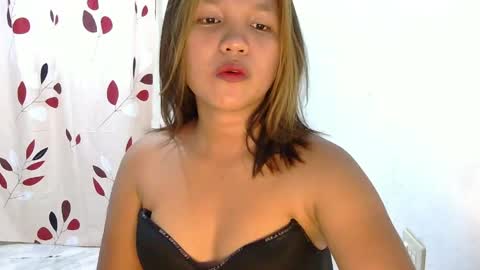 Snapshot of laylanimfa chatting on 05/13/26, 09:39 Nimfa online show from 05/13/26, 09:39