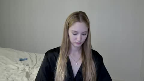 Snapshot of laylapretty001 chatting on 12/04/24, 07:06 LaylaPretty001 online show from 12/04/24, 07:06