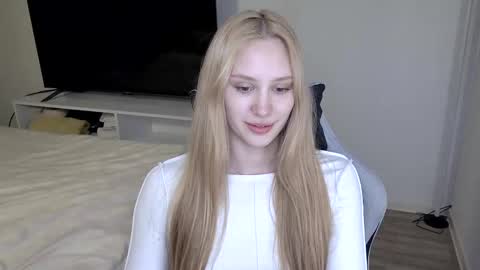 Snapshot of laylapretty001 chatting on 03/01/26, 12:18 LaylaPretty001 online show from 03/01/26, 12:18