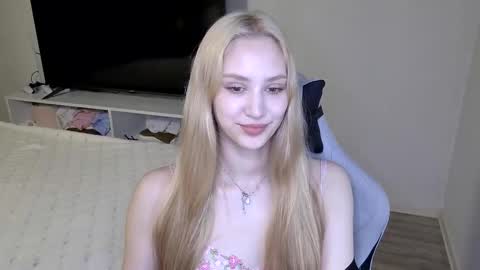 Snapshot of laylapretty001 chatting on 05/20/26, 04:29 LaylaPretty001 online show from 05/20/26, 04:29