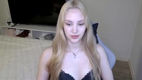 Snapshot of laylapretty001 chatting on 05/21/26, 04:19 LaylaPretty001 online show from 05/21/26, 04:19