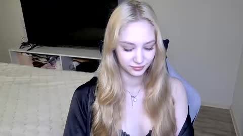 Snapshot of laylapretty001 chatting on 05/25/26, 04:18 LaylaPretty001 online show from 05/25/26, 04:18