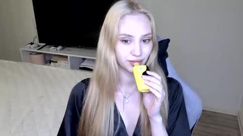 Snapshot of laylapretty001 chatting on 06/10/26, 04:23 LaylaPretty001 online show from 06/10/26, 04:23