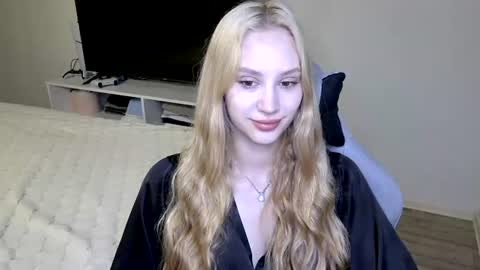 Snapshot of laylapretty001 chatting on 06/15/26, 04:25 LaylaPretty001 online show from 06/15/26, 04:25