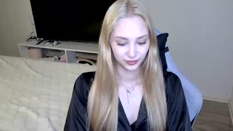 Snapshot of laylapretty001 chatting on 06/25/26, 04:45 LaylaPretty001 online show from 06/25/26, 04:45