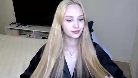 Snapshot of laylapretty001 chatting on 06/25/26, 05:12 LaylaPretty001 online show from 06/25/26, 05:12
