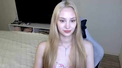 Snapshot of laylapretty001 chatting on 06/27/26, 04:50 LaylaPretty001 online show from 06/27/26, 04:50