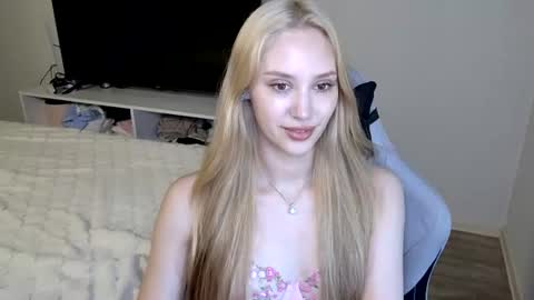 Snapshot of laylapretty001 chatting on 07/01/26, 04:25 LaylaPretty001 online show from 07/01/26, 04:25