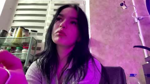 Snapshot of laylawintz chatting on 03/23/26, 07:18 Luna online show from 03/23/26, 07:18