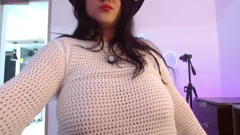 Vannessa  online show from 04/25/26, 05:21
