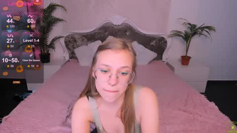 Snapshot of layriantavee chatting on 12/27/24, 01:28 layriantavee online show from 12/27/24, 01:28