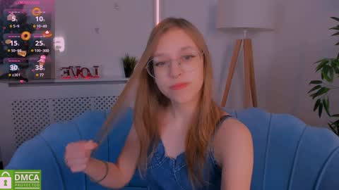 Snapshot of layriantavee chatting on 01/05/25, 06:56 layriantavee online show from 01/05/25, 06:56