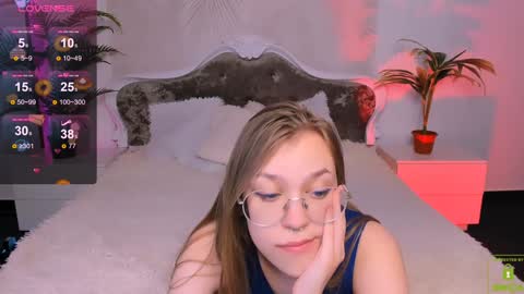 Snapshot of layriantavee chatting on 01/17/25, 01:24 layriantavee online show from 01/17/25, 01:24