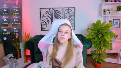 Snapshot of layriantavee chatting on 01/19/25, 07:04 layriantavee online show from 01/19/25, 07:04