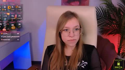 Snapshot of layriantavee chatting on 01/28/25, 10:23 layriantavee online show from 01/28/25, 10:23