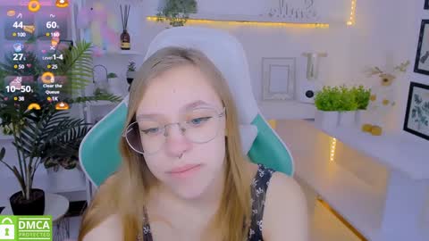 Snapshot of layriantavee chatting on 01/29/25, 07:04 layriantavee online show from 01/29/25, 07:04