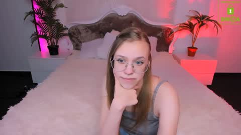 Snapshot of layriantavee chatting on 02/07/25, 07:40 layriantavee online show from 02/07/25, 07:40