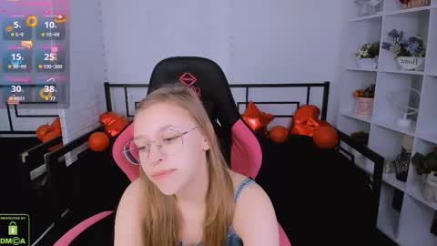 Snapshot of layriantavee chatting on 02/20/25, 07:01 layriantavee online show from 02/20/25, 07:01