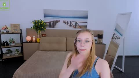 Snapshot of layriantavee chatting on 03/06/25, 01:35 layriantavee online show from 03/06/25, 01:35