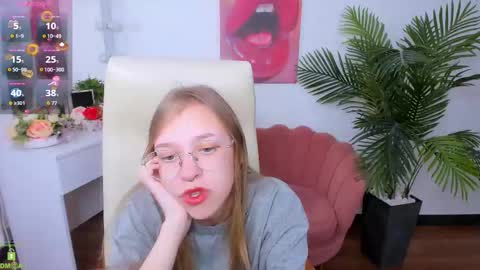 Snapshot of layriantavee chatting on 09/15/25, 06:02 layriantavee online show from 09/15/25, 06:02