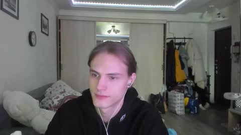Snapshot of lazaret1k chatting on 03/05/26, 11:28 Vladi online show from 03/05/26, 11:28