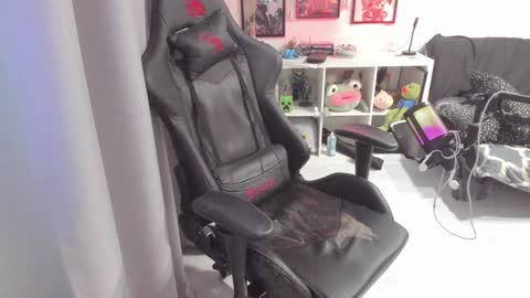 Snapshot of lazy_haze chatting on 01/14/25, 09:13 Haze aka Slava online show from 01/14/25, 09:13