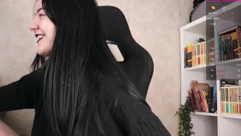 Snapshot of lazynut chatting on 09/19/25, 04:14 Lisa online show from 09/19/25, 04:14