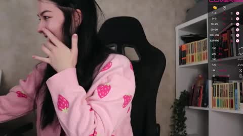 Snapshot of lazynut chatting on 10/24/25, 04:42 Lisa online show from 10/24/25, 04:42