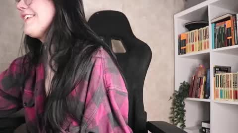 Snapshot of lazynut chatting on 12/04/25, 04:44 Lisa online show from 12/04/25, 04:44