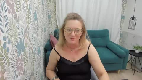 Snapshot of lea_fruit chatting on 02/22/25, 08:18 Lea online show from 02/22/25, 08:18