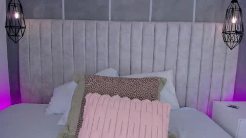   online show from 05/08/26, 06:46