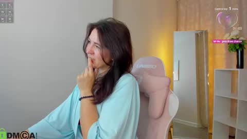 Lea online show from 11/04/25, 01:05